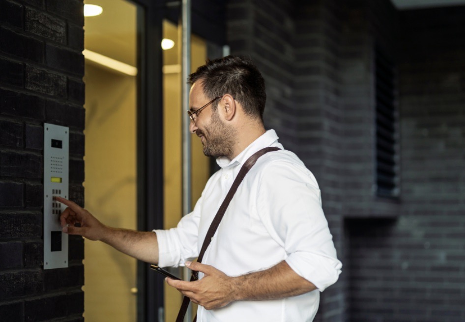 Intercom integrated with access control and CCTV